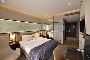 Waxwing Hotel