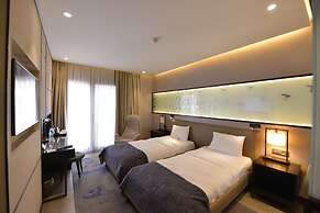 Waxwing Hotel