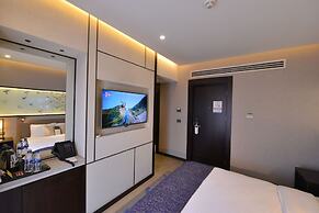 Waxwing Hotel