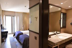Waxwing Hotel