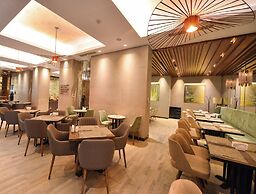 Waxwing Hotel