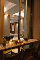 Waxwing Hotel