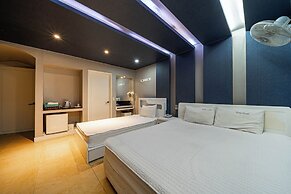 Sense Motel
