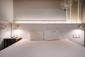 Sense Motel