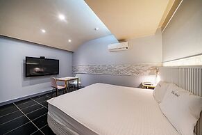 Sense Motel