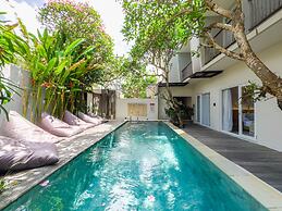 Hola Seminyak