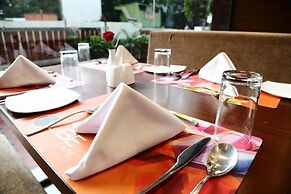 The Altruist Andheri Hotel