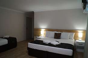Castle Crest Motel