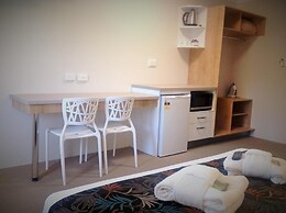Castle Crest Motel