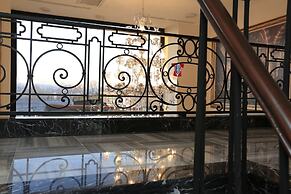 Art Nouveau Pera
