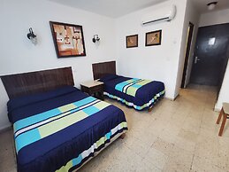 Las Dalias Inn