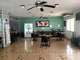 Las Dalias Inn