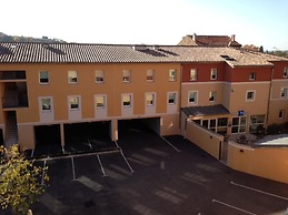 First Inn Hotel