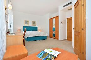 Hotel Adriana