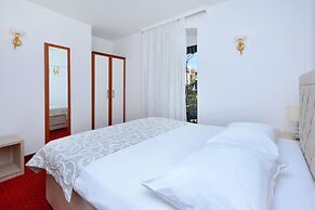 Hotel Adriana