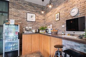 The Corner Lodge