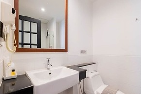 The Corner Lodge