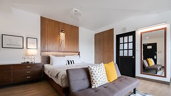The Corner Lodge