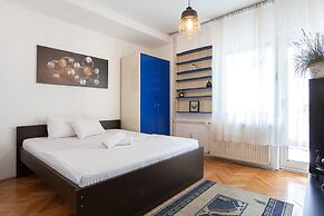 Urban Hostel & Apartments