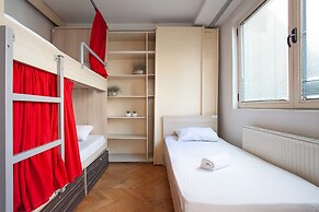 Urban Hostel & Apartments