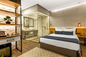 One Luxury Suites
