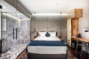 One Luxury Suites
