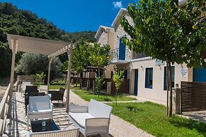 Ilianthos Apartments & Studios