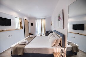 Ilianthos Apartments & Studios