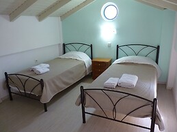 Ilianthos Apartments & Studios
