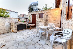 Komi Lofou Traditional House