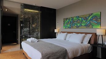 Ladera Hotel