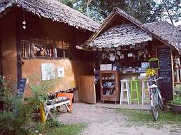 Khun Nai Tern Sai - Adults Only