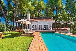 The White Villa At Sani
