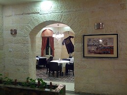 Alhambra Palace Hotel Suites