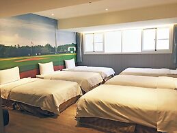 La Hotel - Baseball Theme Hall