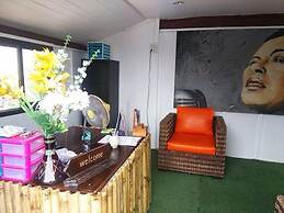 Moov Inn Garden Hostel