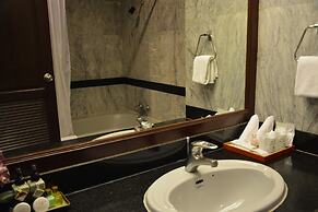 Sir James Resort