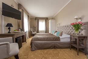 Riviera Resort Modlin Airport