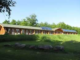Quiet Bay: Lakeside Escape