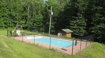 Quiet Bay: Lakeside Escape