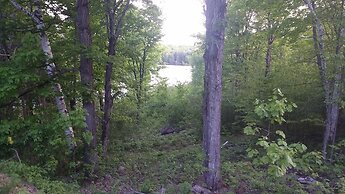 Quiet Bay: Lakeside Escape