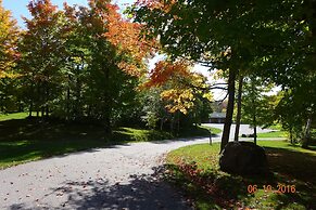Quiet Bay: Lakeside Escape