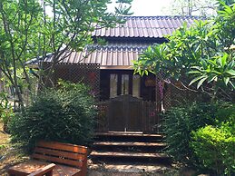 Montri Garden House