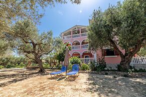 Arazzo Apartments