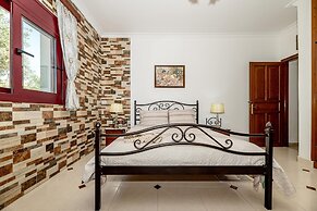 Arazzo Apartments