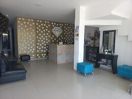 Hotel Diamonds