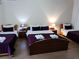 Ziyobaxsh Hotel