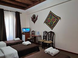 Ziyobaxsh Hotel