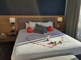 Brit Hotel Le Lodge