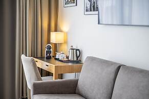 Brit Hotel Le Lodge